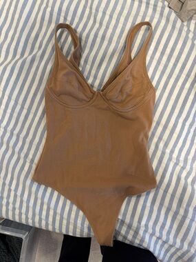 Aritzia The Group Babaton bodysuit